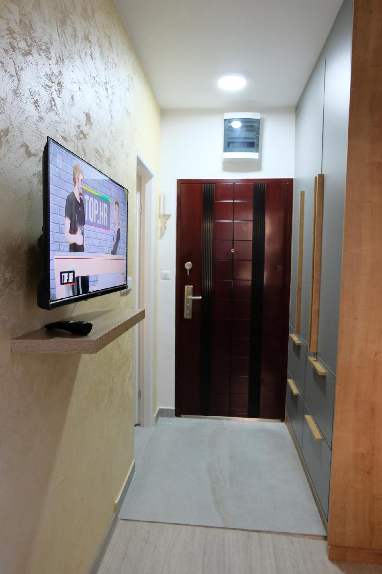 Ahat Apartment *