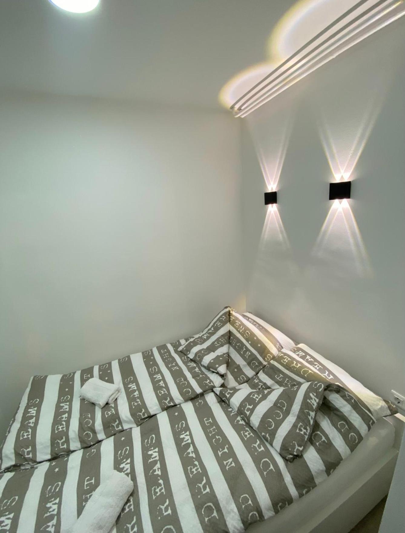 Ahat Apartment