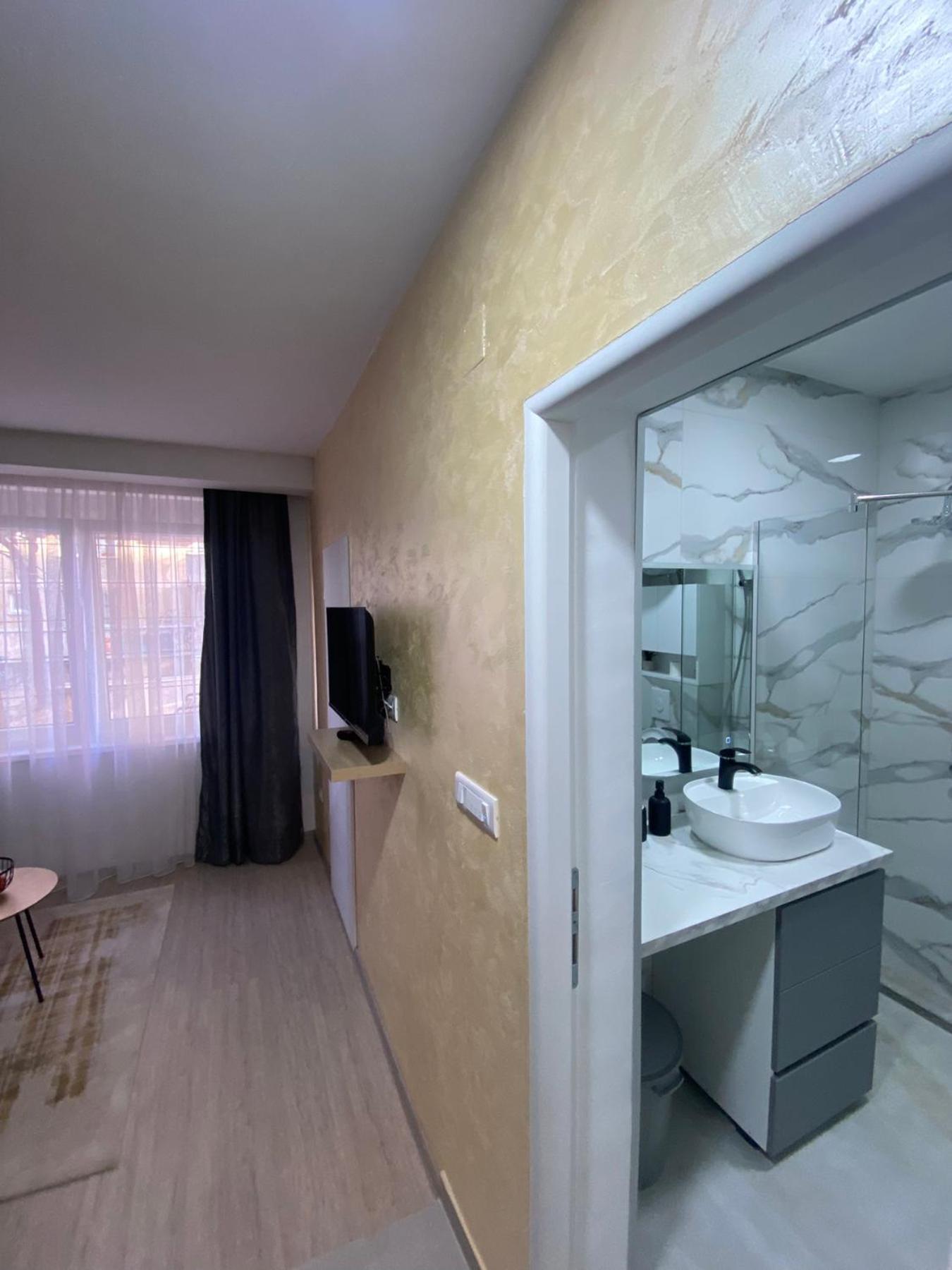 Ahat Apartment